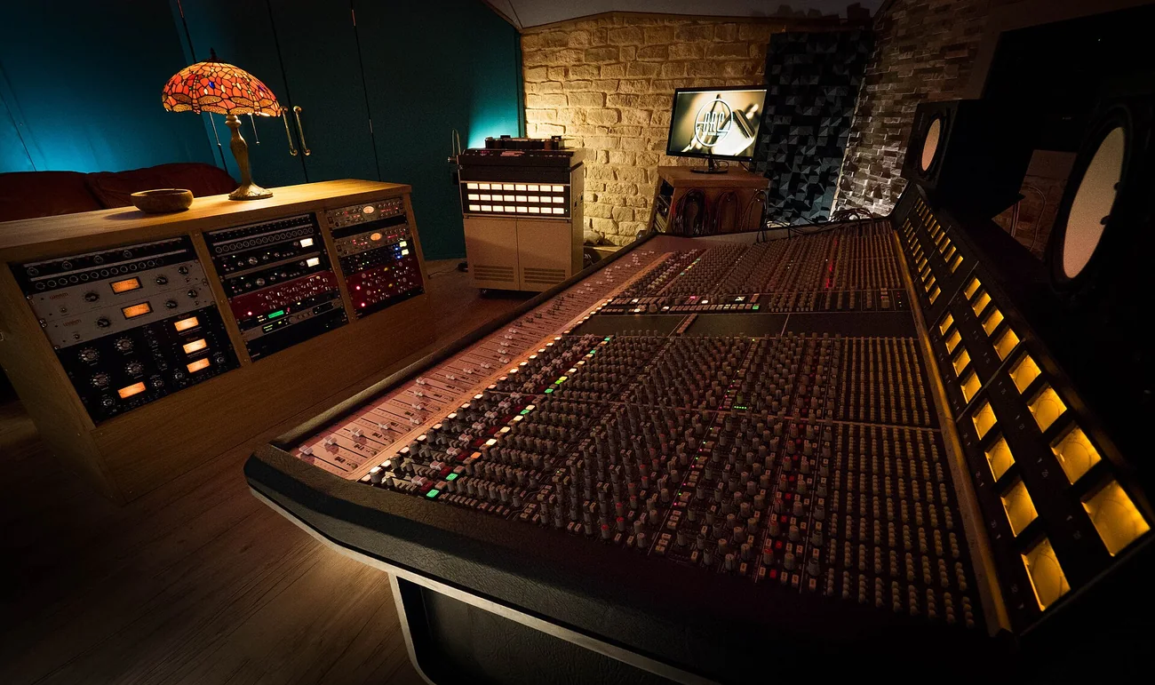 Phòng thu âm cho studio sản xuất âm nhạc